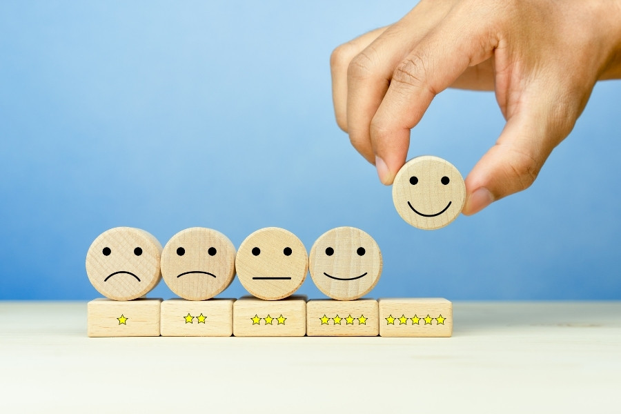 how to respond to negative employee reviews